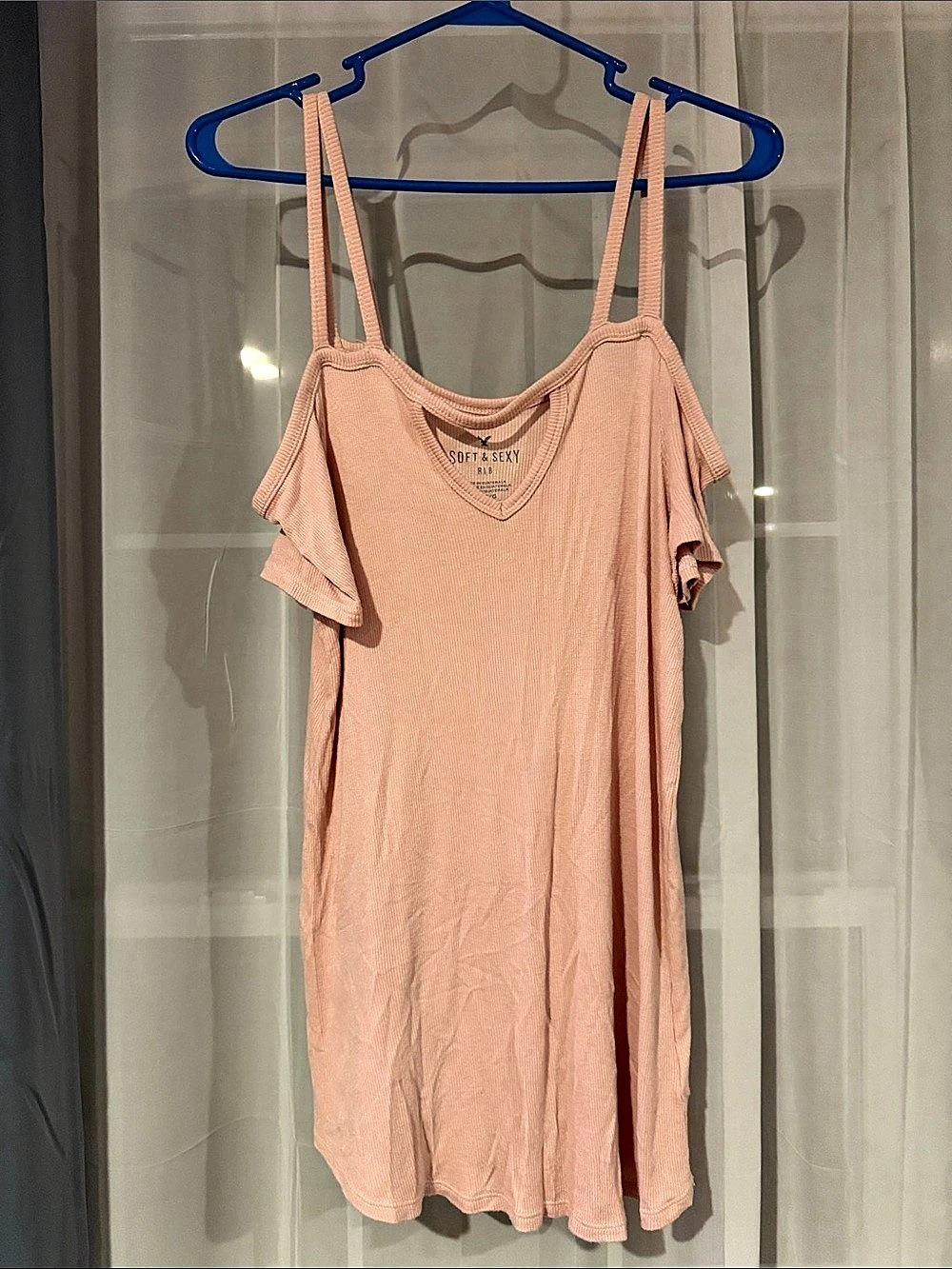 Soft & Sexy AE Ribbed cold shoulder top in Pink Size large Like New